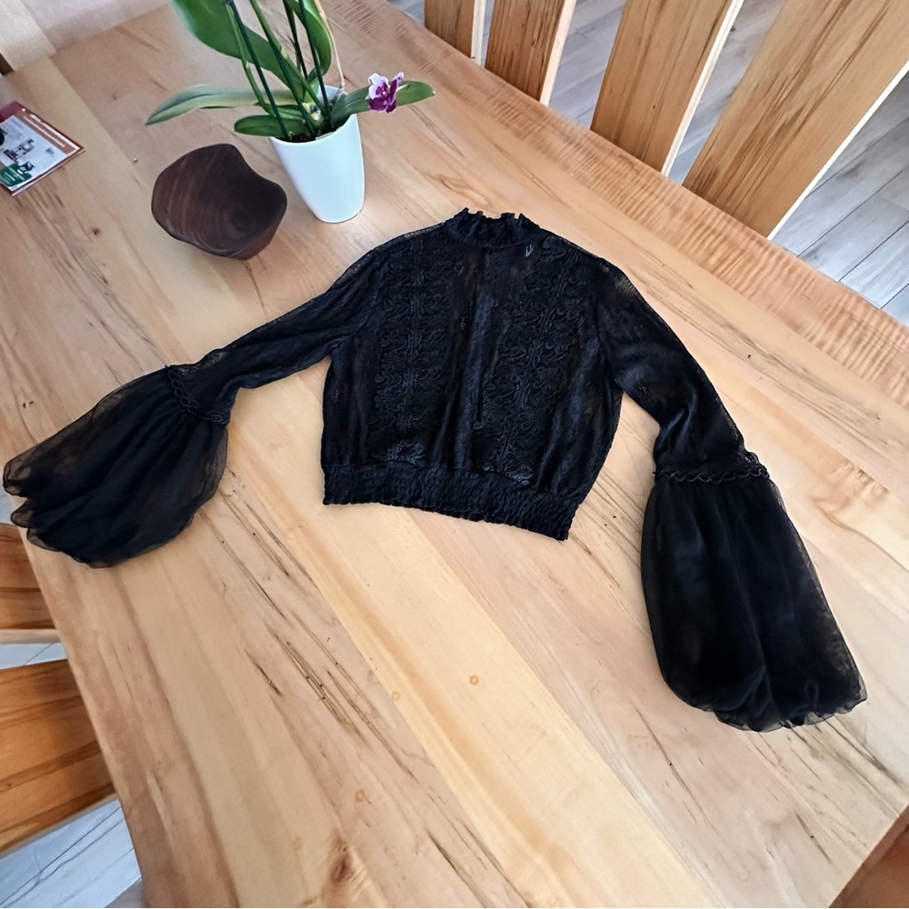 Gothic lace top S